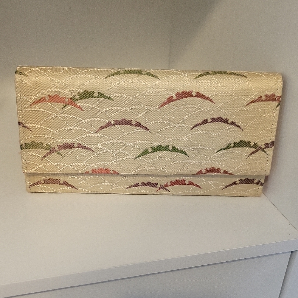 Shiseido Cream Fold-Over Wallet Multicolor Arc Motif snap closure - Picture 1 of 8